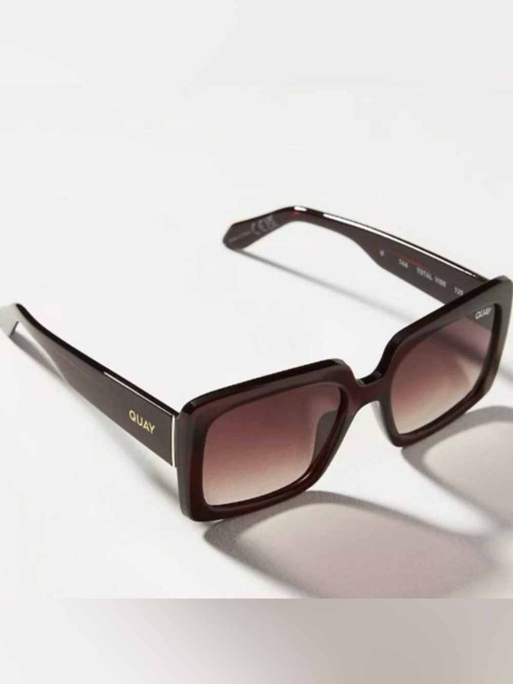 Quay Australia Total Vibe Square Frame Sunglasses Deep Burgundy
New w/ case